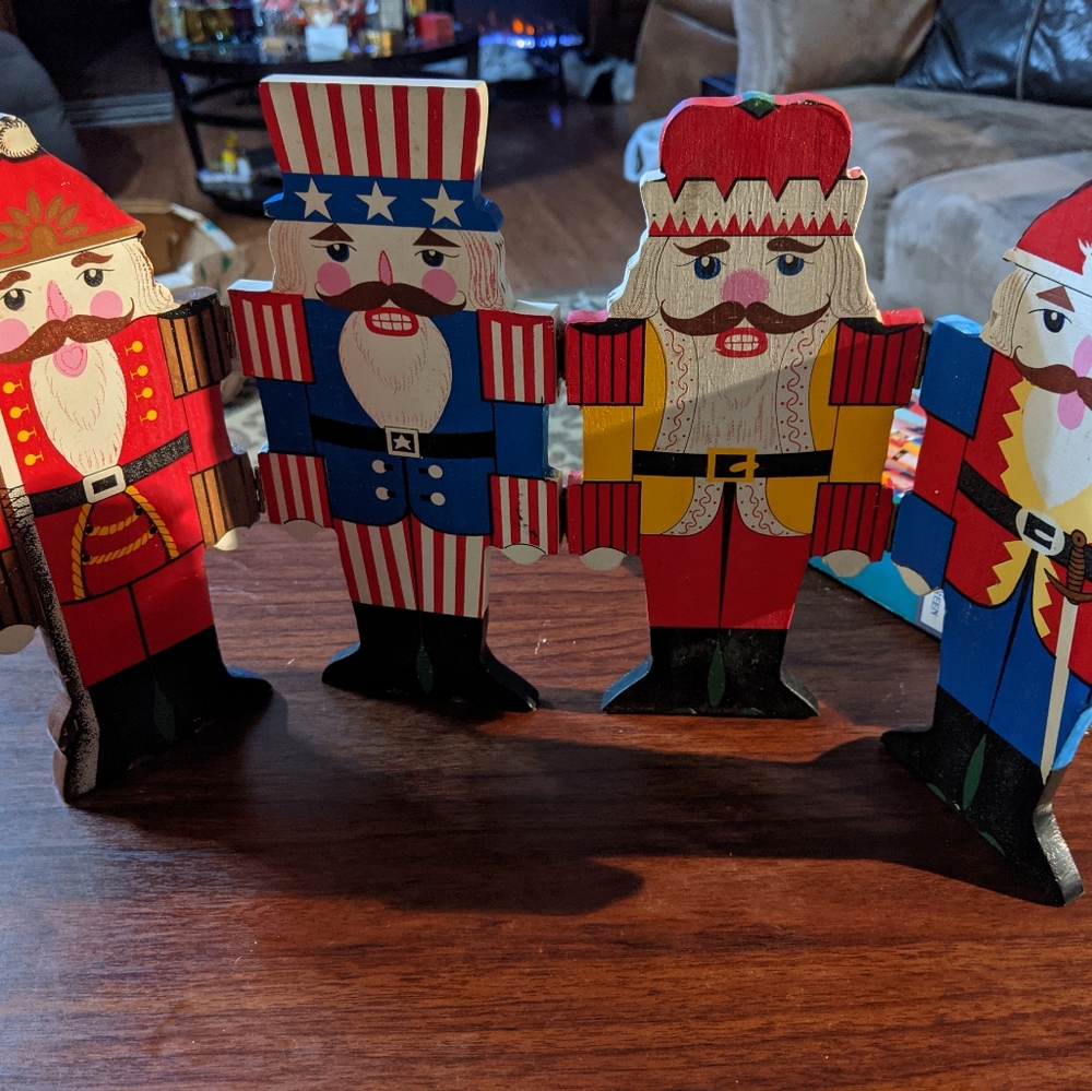 1996 Vintage 9" Christmas Wooden 4  nutcracker Scr